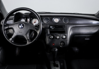 Подержанный автомобиль Mitsubishi Outlander 2007 года (3 фото)