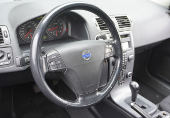 Подержанный автомобиль Volvo C30 2011 года (11 фото)