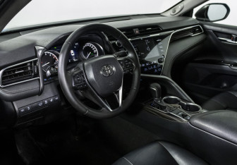 Подержанный автомобиль Toyota Camry Sedan 2020 года (11 фото)