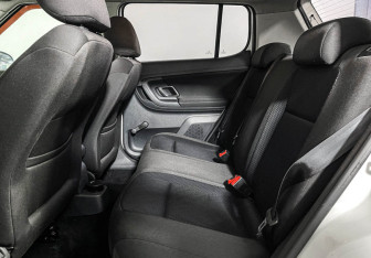 Подержанный автомобиль Skoda Fabia Hatchback 2010 года (10 фото)