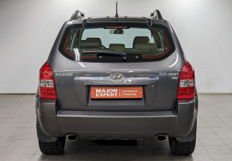 Подержанный автомобиль Hyundai Tucson 2008 года (6 фото)
