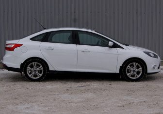 Подержанный автомобиль Ford Focus Sedan 2012 года (3 фото)