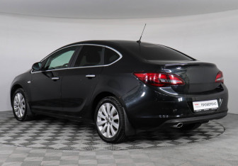 Подержанный автомобиль Opel Astra Sedan 2012 года (4 фото)