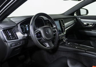 Подержанный автомобиль Volvo S90 2019 года (11 фото)
