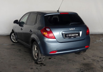Подержанный автомобиль Kia Ceed Hatchback 2007 года (4 фото)