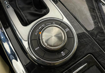 Подержанный автомобиль Infiniti QX80 2018 года (16 фото)