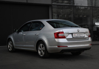 Подержанный автомобиль Skoda Octavia Liftback 2013 года (7 фото)