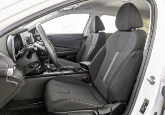 Подержанный автомобиль Hyundai Elantra Sedan 2022 года (20 фото)