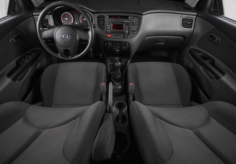 Подержанный автомобиль Kia Rio Sedan 2010 года (16 фото)