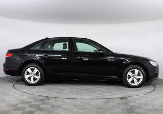 Подержанный автомобиль Audi A4 Sedan 2018 года (4 фото)