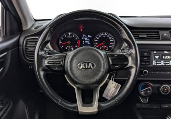 Подержанный автомобиль Kia Rio Hatchback 2021 года (20 фото)