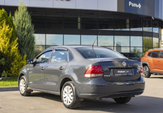 Подержанный автомобиль Volkswagen Polo Sedan 2014 года (7 фото)
