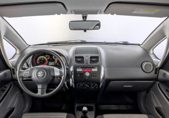Подержанный автомобиль Suzuki SX4 Hatchback 2013 года (14 фото)