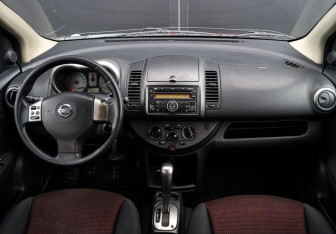 Подержанный автомобиль Nissan Note 2007 года (12 фото)