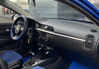 Подержанный автомобиль Kia Rio Sedan 2017 года (26 фото)