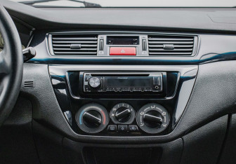 Подержанный автомобиль Mitsubishi Lancer Sedan 2006 года (14 фото)