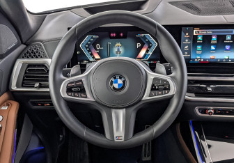 Подержанный автомобиль BMW X7 2024 года (22 фото)