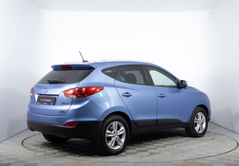 Подержанный автомобиль Hyundai ix35 2012 года (5 фото)