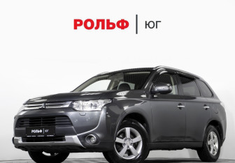 Подержанный автомобиль Mitsubishi Outlander 2014 года (27 фото)