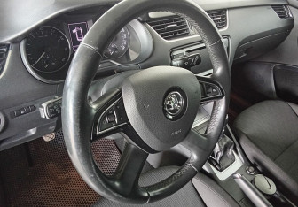 Подержанный автомобиль Skoda Octavia Liftback 2014 года (12 фото)