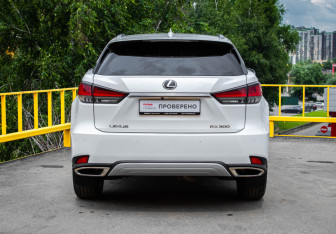 Подержанный автомобиль Lexus RX 2020 года (5 фото)