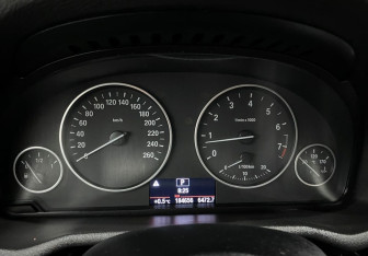 Подержанный автомобиль BMW X3 2014 года (12 фото)