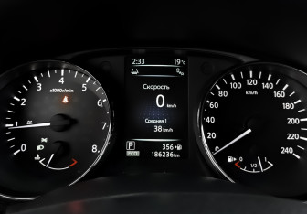 Подержанный автомобиль Nissan X-Trail 2017 года (16 фото)