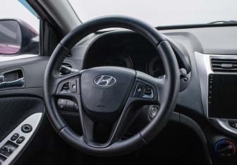 Подержанный автомобиль Hyundai Solaris Sedan 2012 года (14 фото)