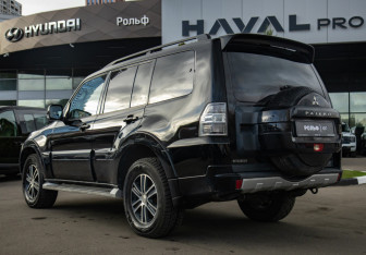 Подержанный автомобиль Mitsubishi Pajero 2012 года (5 фото)