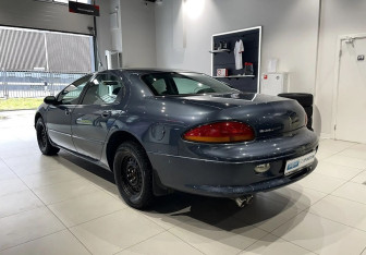 Подержанный автомобиль Chrysler Concorde 2002 года (6 фото)