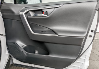 Подержанный автомобиль Toyota RAV4 2021 года (24 фото)