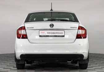 Подержанный автомобиль Skoda Rapid Liftback 2019 года (6 фото)