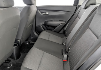 Подержанный автомобиль Kia Rio Sedan 2021 года (12 фото)