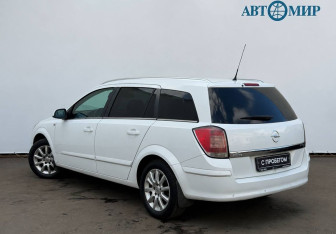 Подержанный автомобиль Opel Astra Wagon 2014 года (6 фото)