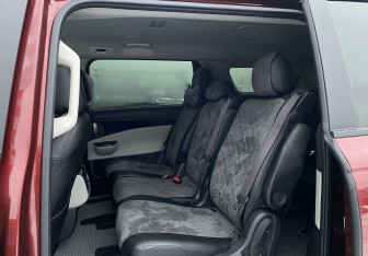 Подержанный автомобиль Kia Carnival 2021 года (25 фото)