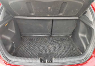 Подержанный автомобиль Kia Rio Hatchback 2014 года (12 фото)