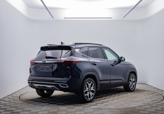 Подержанный автомобиль Kia Seltos 2021 года (5 фото)