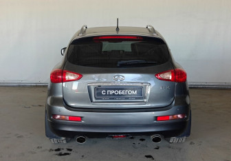 Подержанный автомобиль Infiniti EX 2012 года (6 фото)