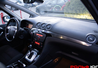 Подержанный автомобиль Ford S-MAX 2011 года (7 фото)