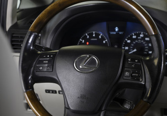 Подержанный автомобиль Lexus RX 2010 года (15 фото)