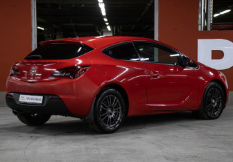 Подержанный автомобиль Opel Astra Hatchback 2012 года (5 фото)