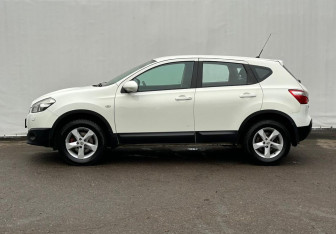 Подержанный автомобиль Nissan Qashqai 2011 года (8 фото)