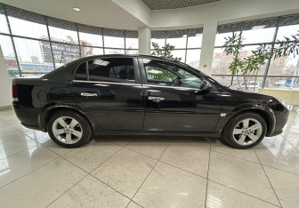 Подержанный автомобиль Opel Vectra Sedan 2006 года (4 фото)