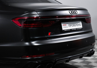 Подержанный автомобиль Audi S8 2023 года (16 фото)