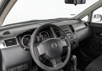 Подержанный автомобиль Nissan Tiida Sedan 2012 года (15 фото)