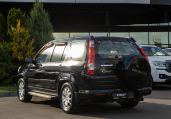 Подержанный автомобиль Honda CR-V 2005 года (5 фото)