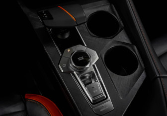 Подержанный автомобиль Changan UNI-V 2023 года (18 фото)