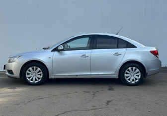 Подержанный автомобиль Chevrolet Cruze Sedan 2012 года (8 фото)