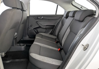 Подержанный автомобиль Skoda Rapid Liftback 2021 года (12 фото)