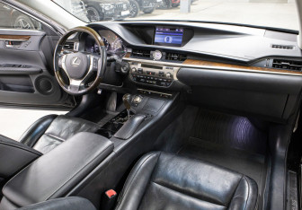Подержанный автомобиль Lexus ES 2014 года (11 фото)